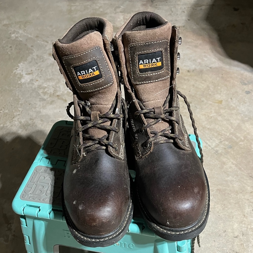 Men’s Ariat steel toe boots size 9.5
These are nwot never worn to work